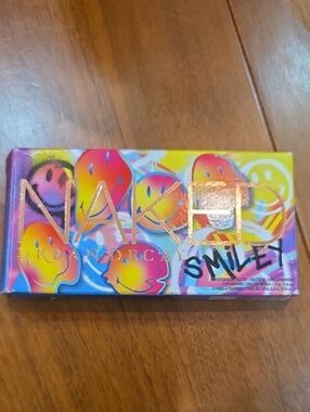 Urban Decay NAKED Smiley Palette — Rainbow Smiley Artwork